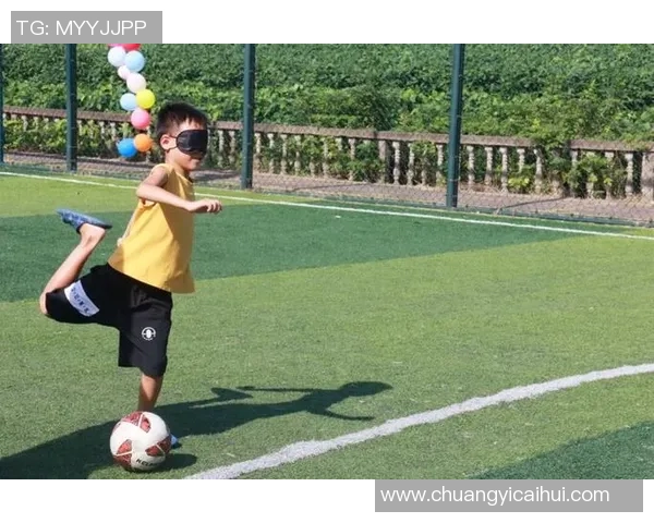 足球明星化身搞笑角色挑战极限趣味视频引发网友热议